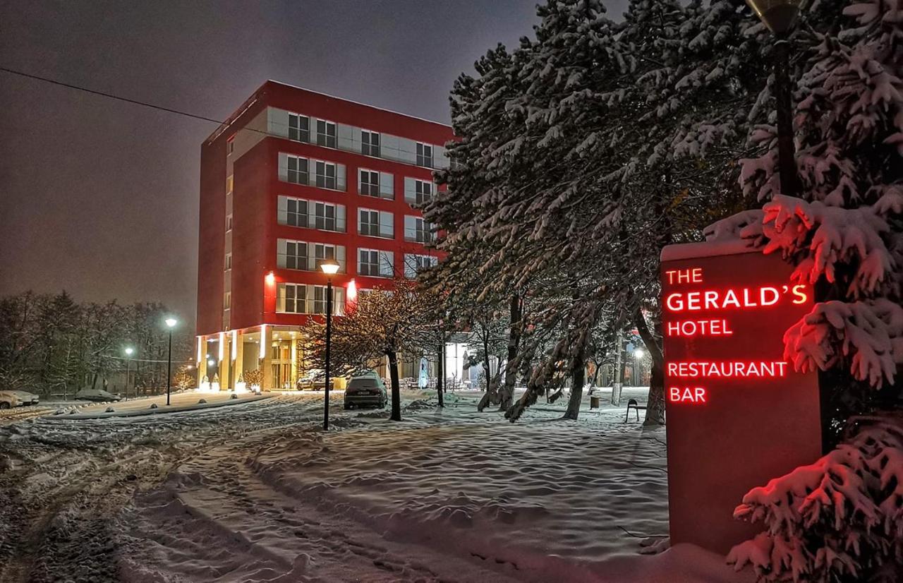 The Gerald'S Hotel Rădăuţi Esterno foto